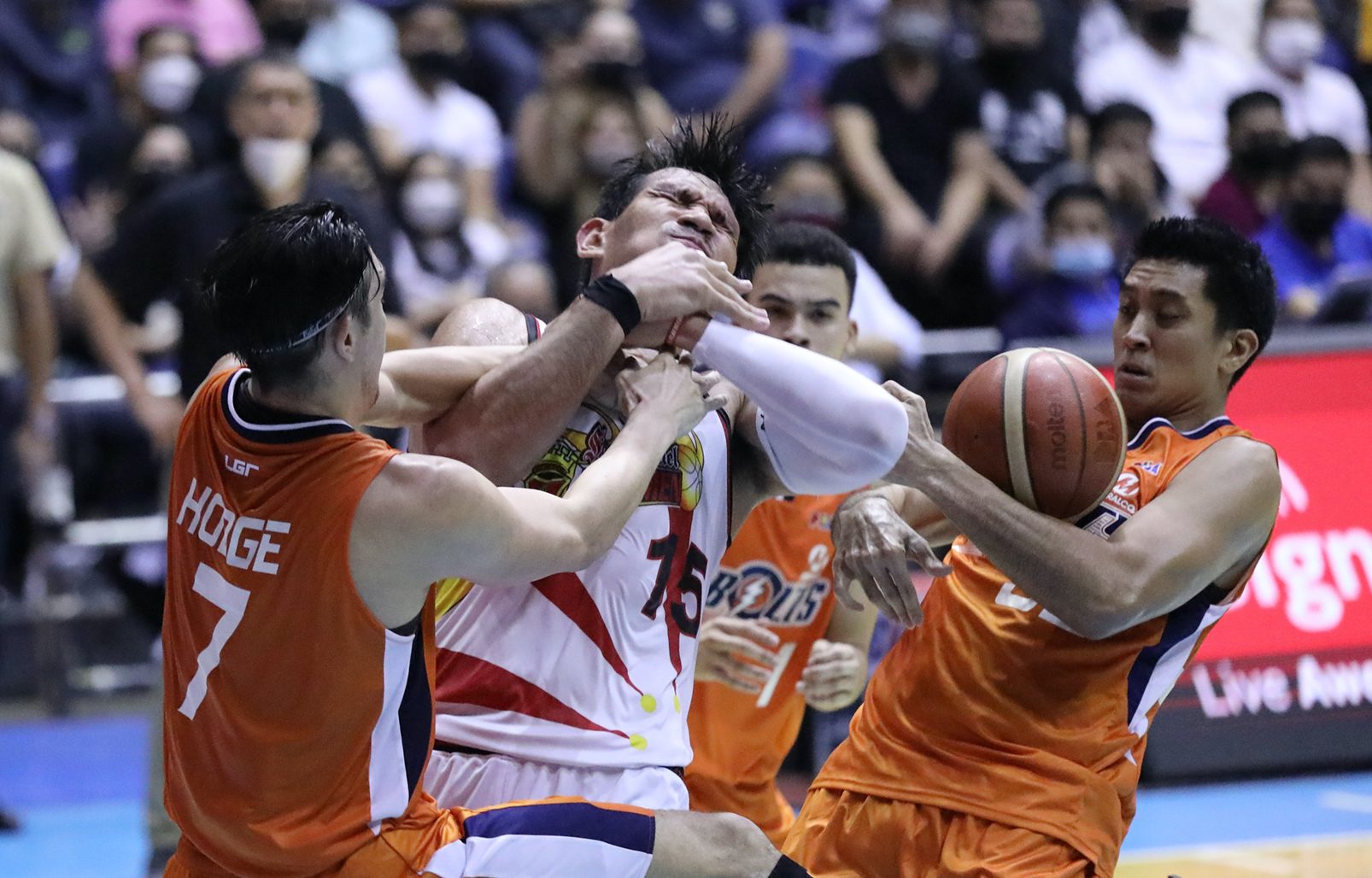 Fajardo takes over as San Miguel fends off Meralco in Game 3