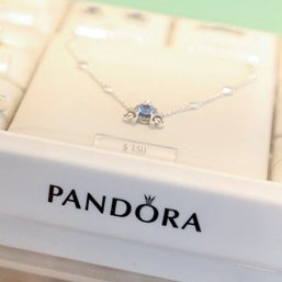 Pandora shares fall on disappointing US sales