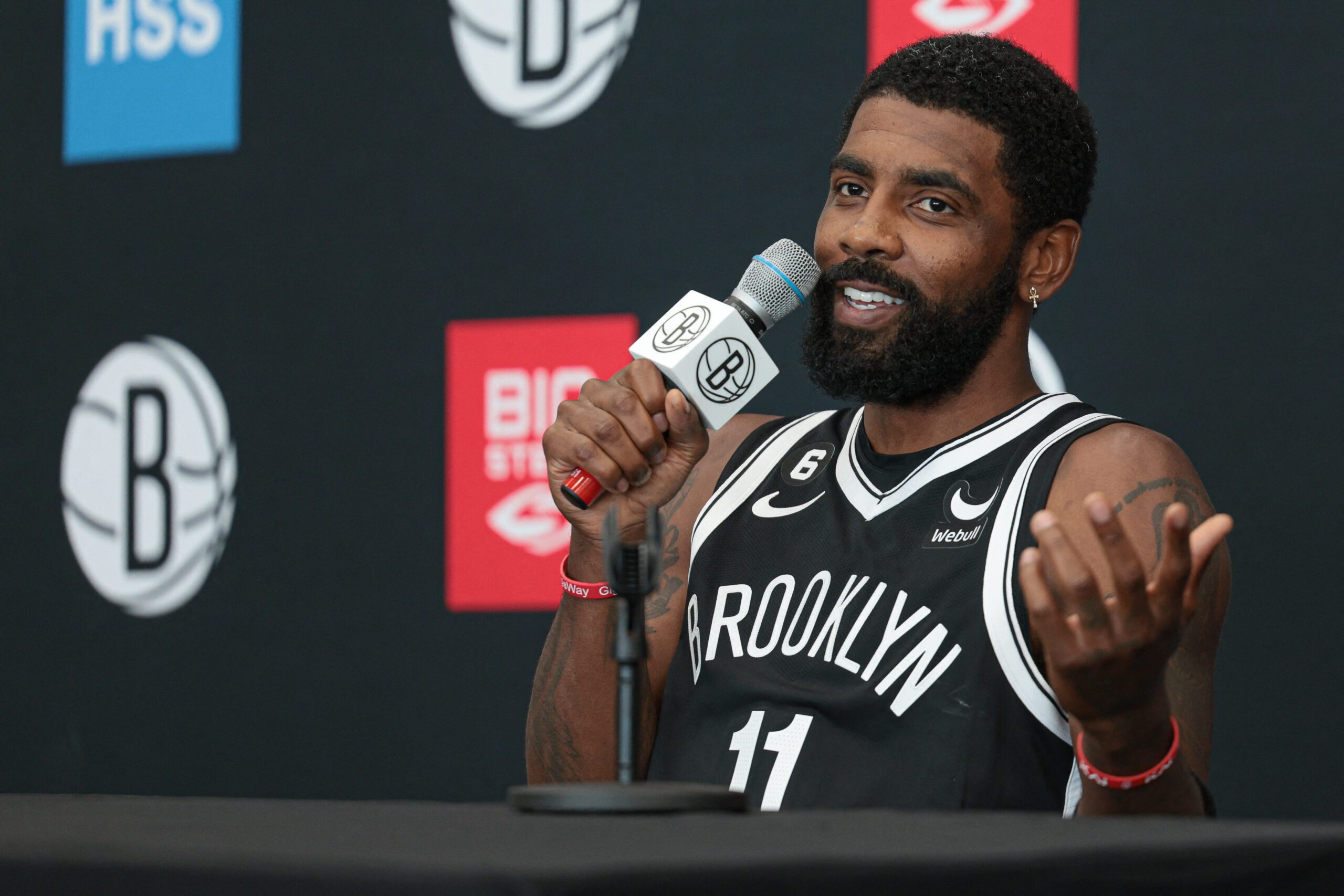 Kyrie Irving: Staying unvaccinated nixed $100M extension