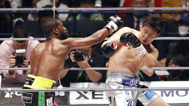 Mayweather stops Japanese foe in exhibition bout with Pacquiao in attendance