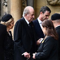 Ex-king Juan Carlos’ attendance at queen’s funeral draws scorn from Spanish left