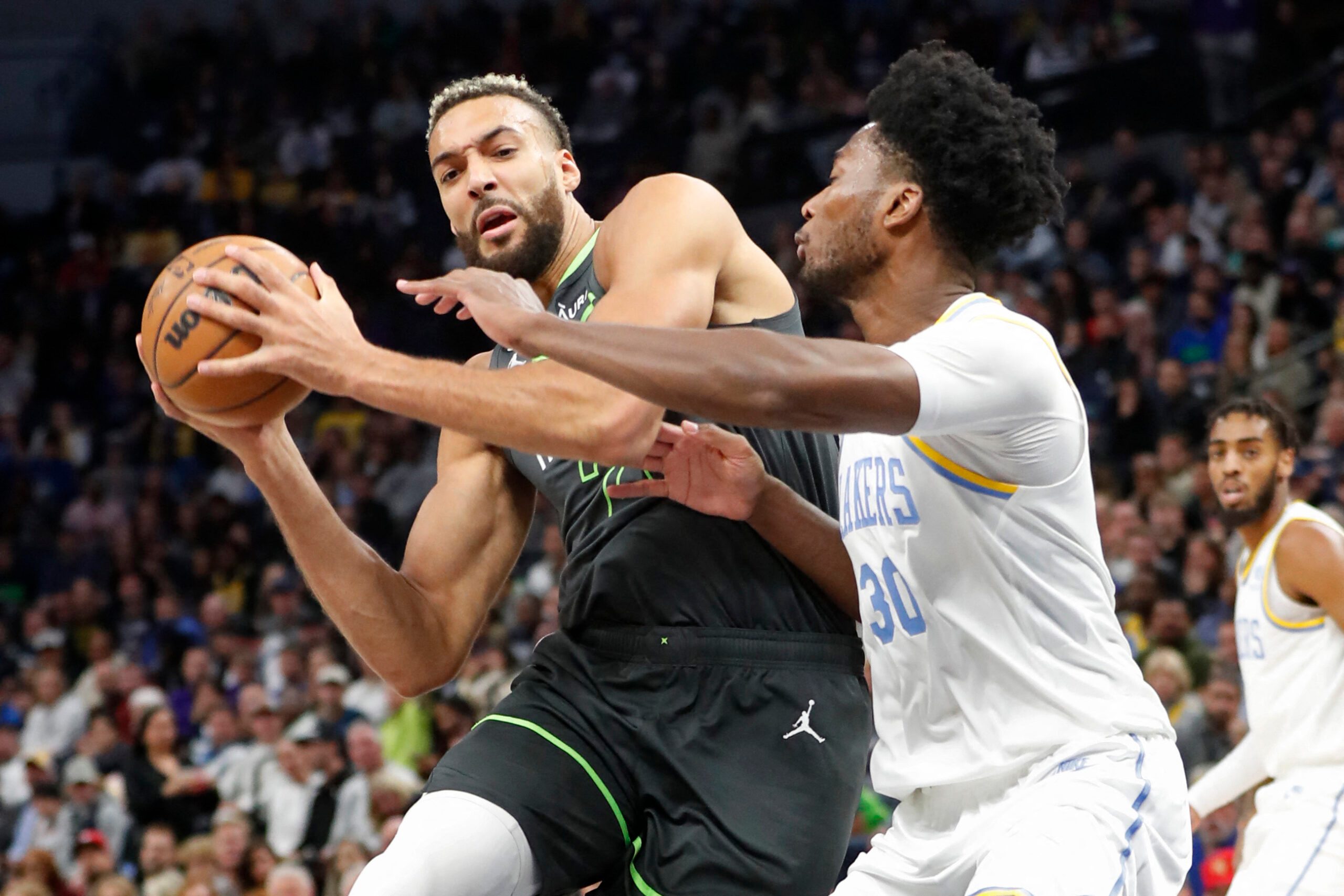 Gobert feasts with 20-20 game as Wolves kick Lakers down to 5th straight loss
