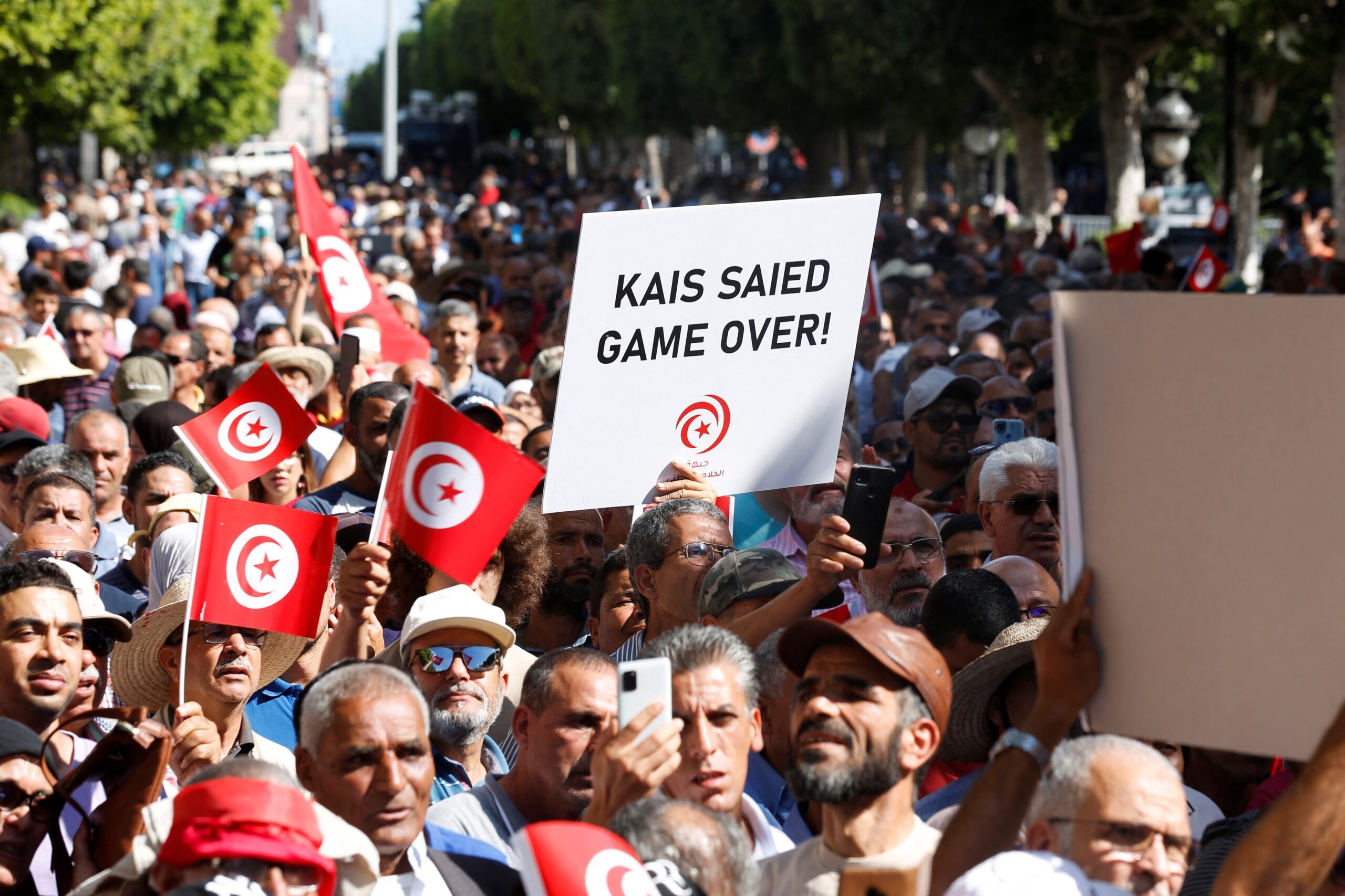 Thousands from rival Tunisian parties protest against president