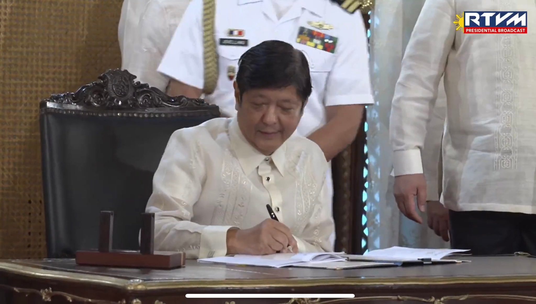 Marcos signs EO containing admin’s economic recovery ‘roadmap’