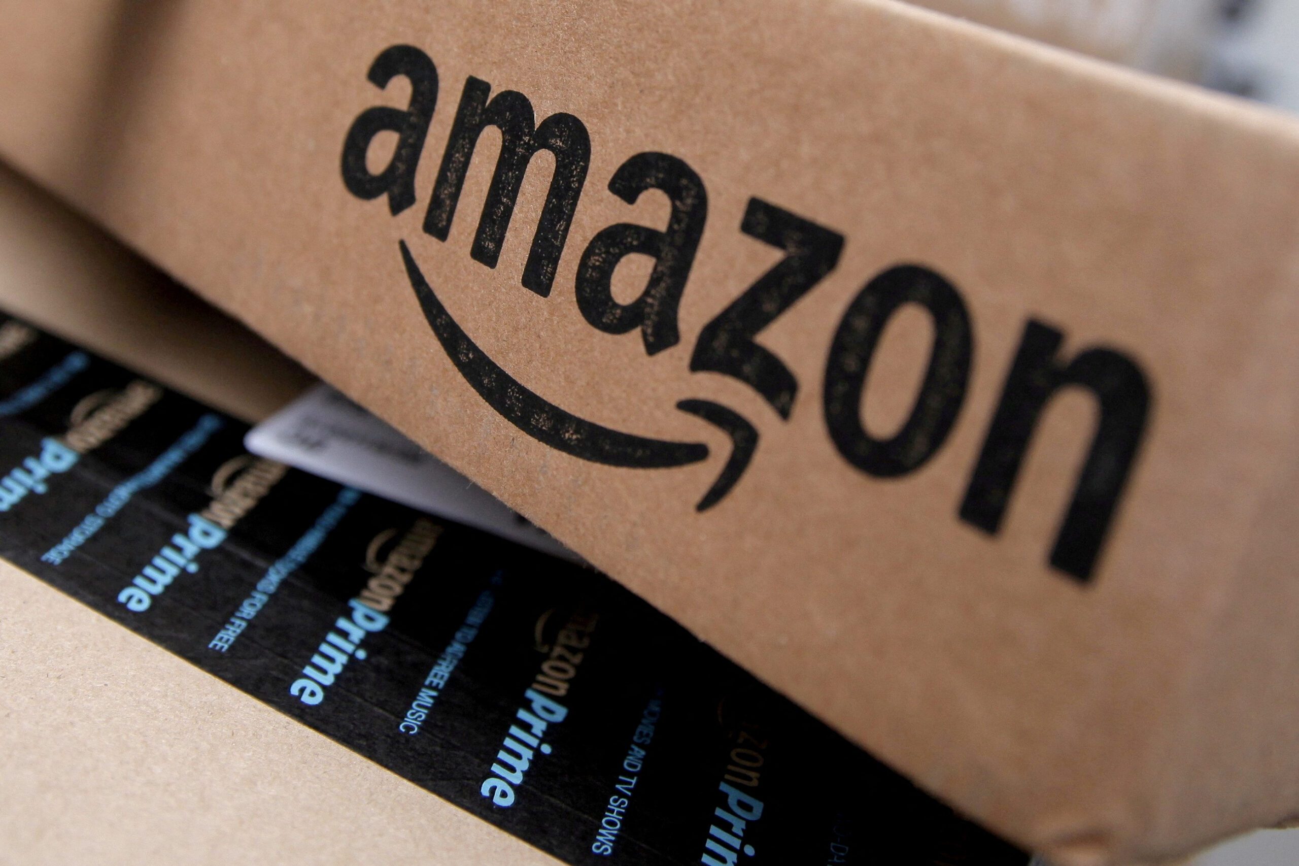 Amazon predicts sales growth slowdown for holidays, crushing shares