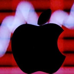 Apple earnings rise as economic gloom hits tech