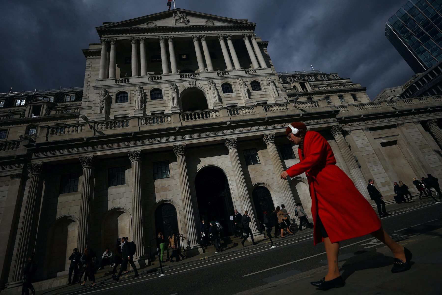 Bank of England doubles size of bond buybacks as emergency plan nears expiry