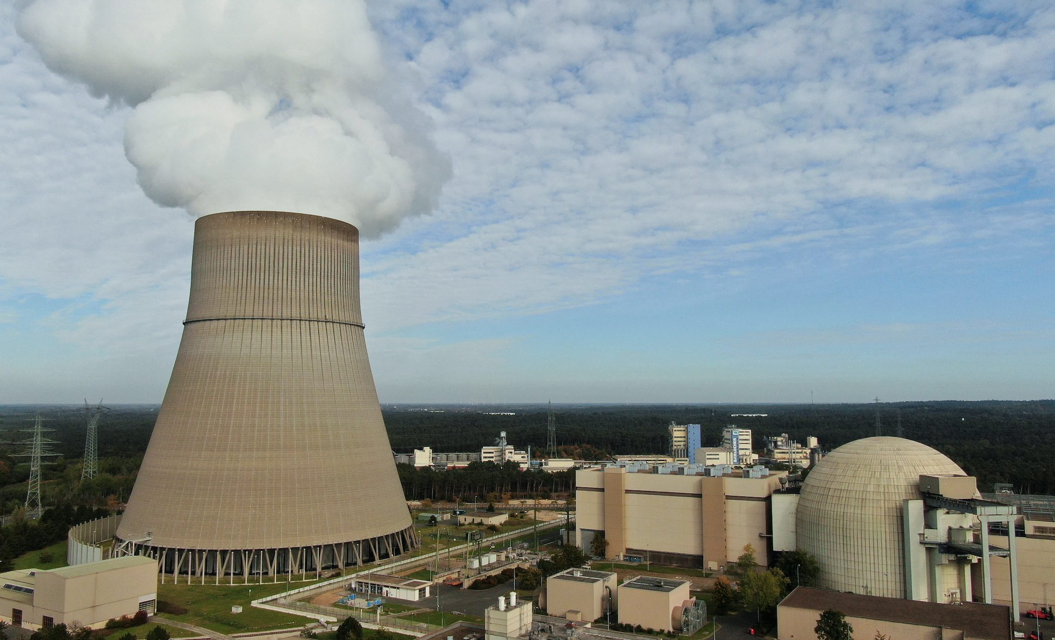 Germany pushes to extend life span of 3 nuclear plants