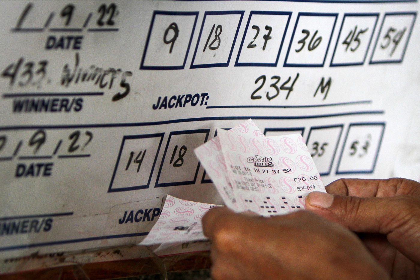 Why does PCSO’s pink lotto ticket fade?