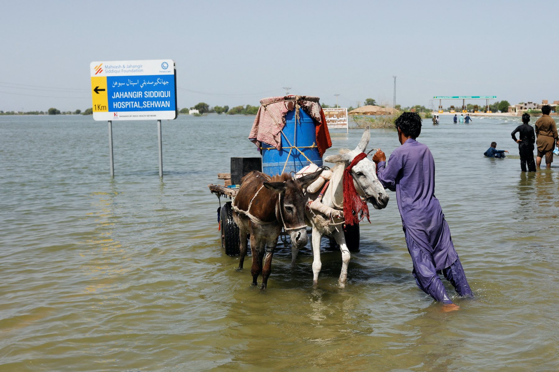 US extends debt relief to Pakistan after floods