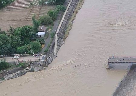 Severed bridges, washed out roads hobble aid efforts in Panay provinces