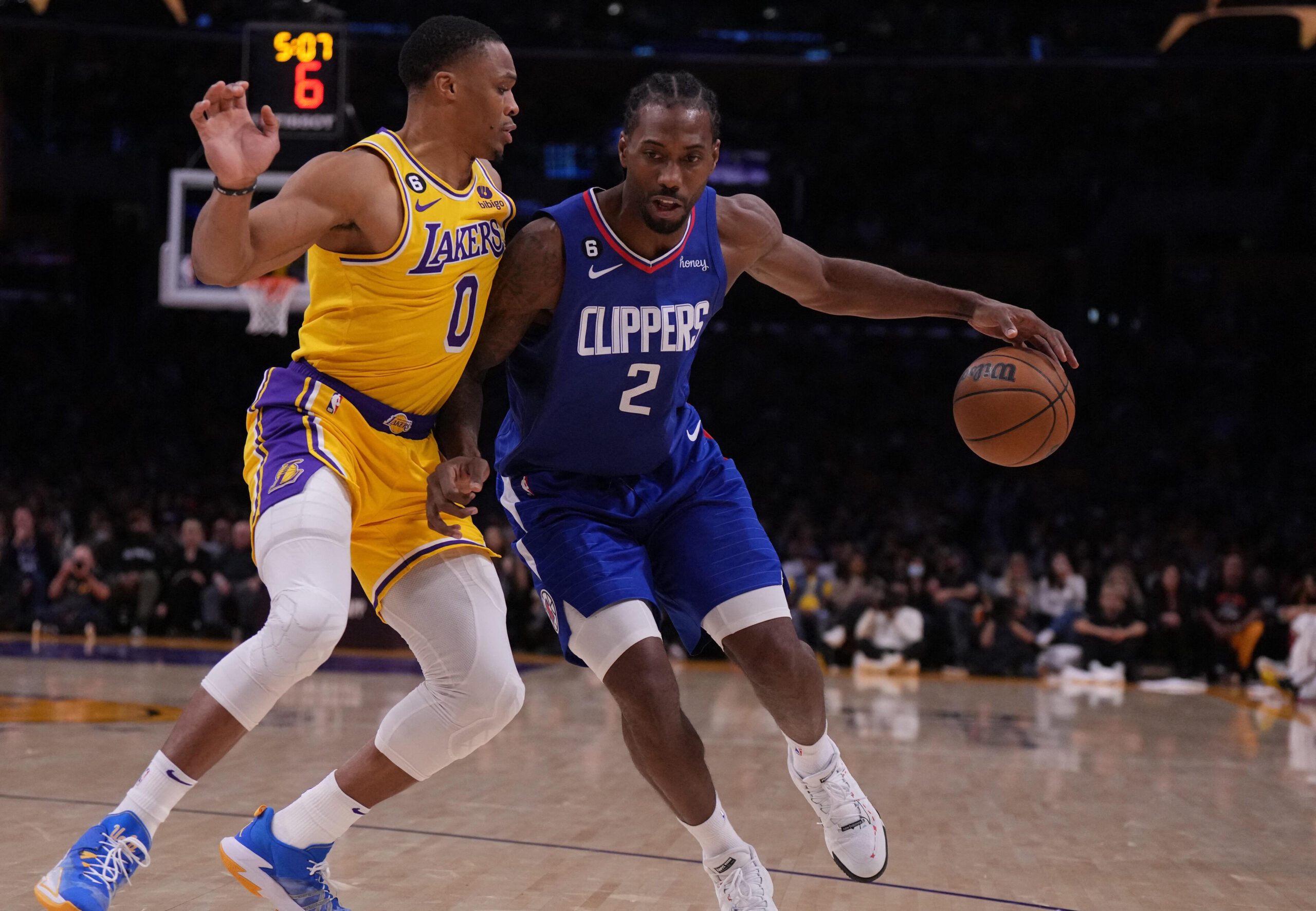 Kawhi scores 14 in return, Clippers hold off Lakers 103-97
