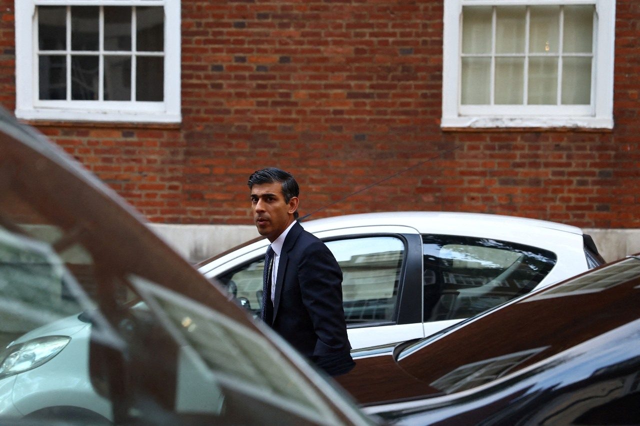 Swift rise to PM, but some doubt Rishi Sunak can win UK elections