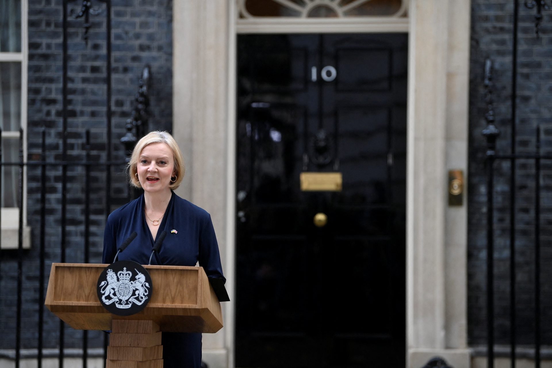 Liz Truss quits after 6 chaotic weeks as UK prime minister