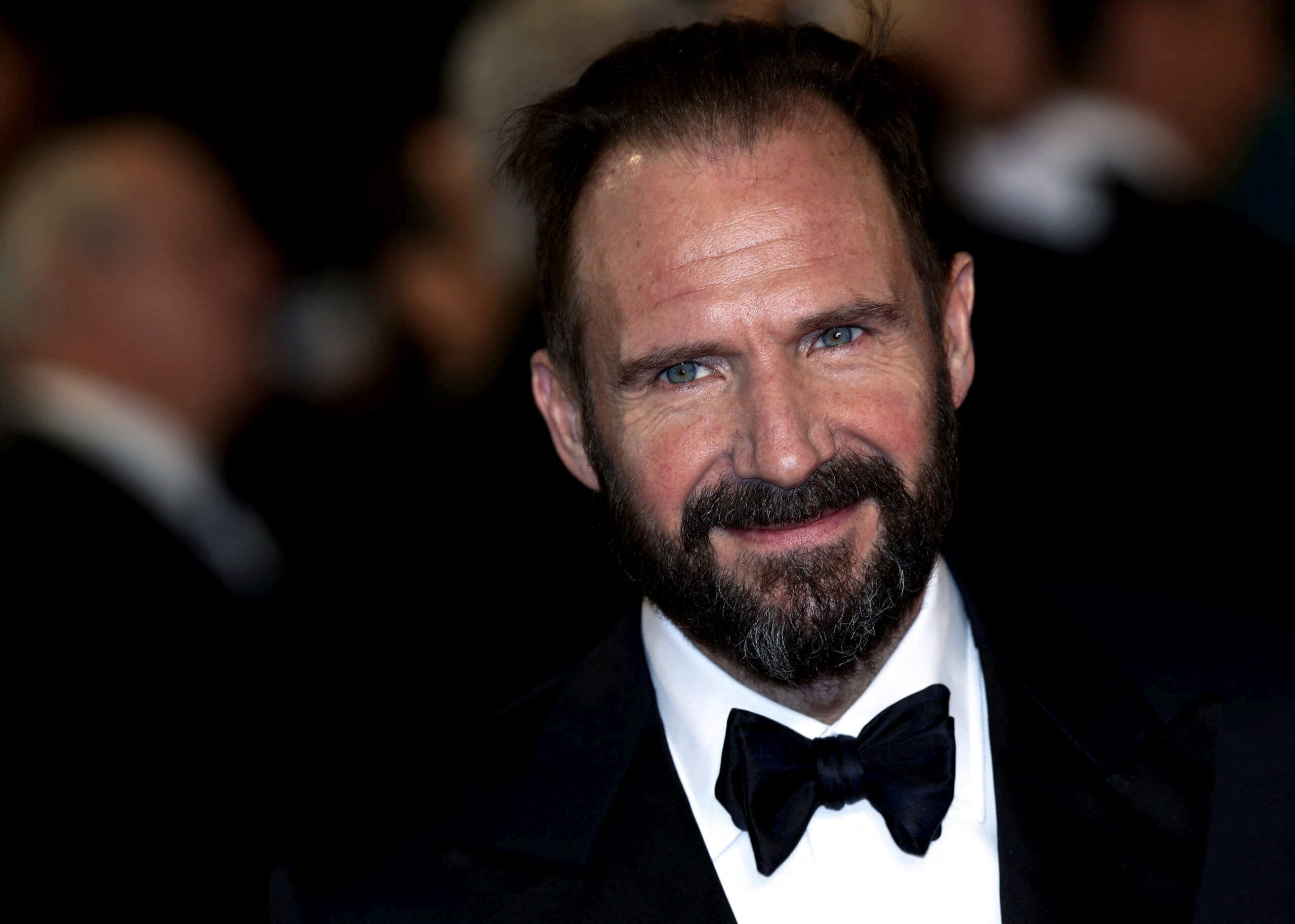 Ralph Fiennes cooks up culinary heaven and hell in ‘The Menu’