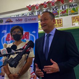 US second gentleman visits Caloocan school, announces $5-M vaccine aid