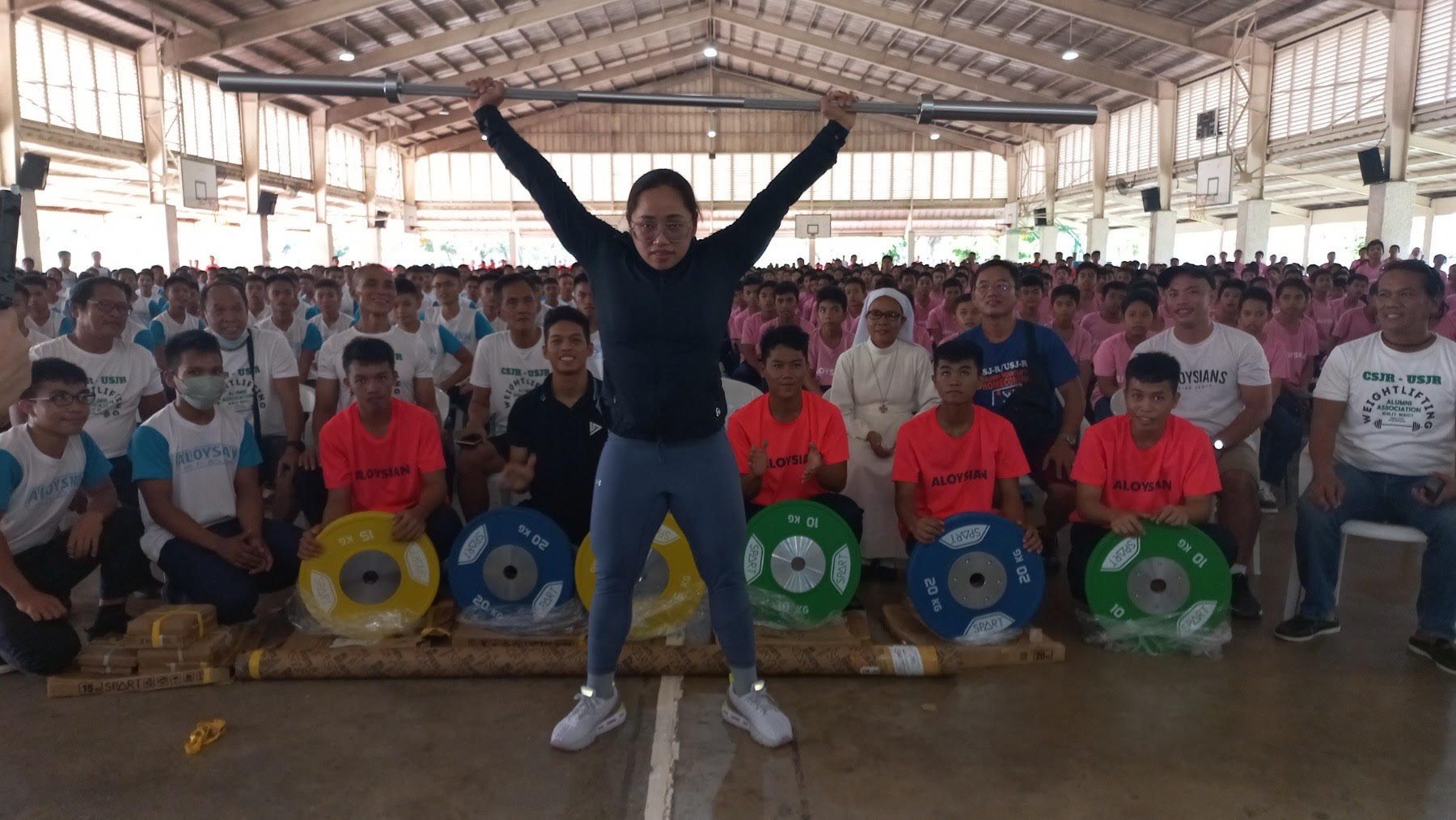 Hidilyn Diaz completes weightlifting equipment donation in Cebu