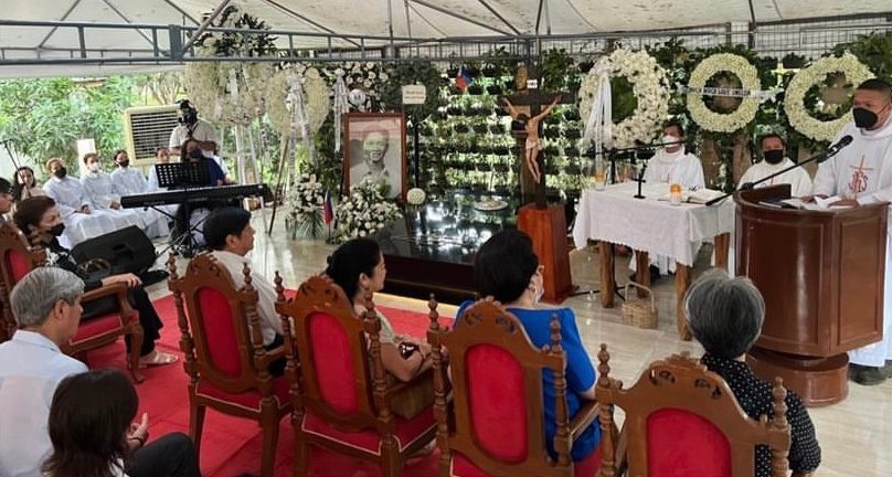 Marcos visits father’s grave
