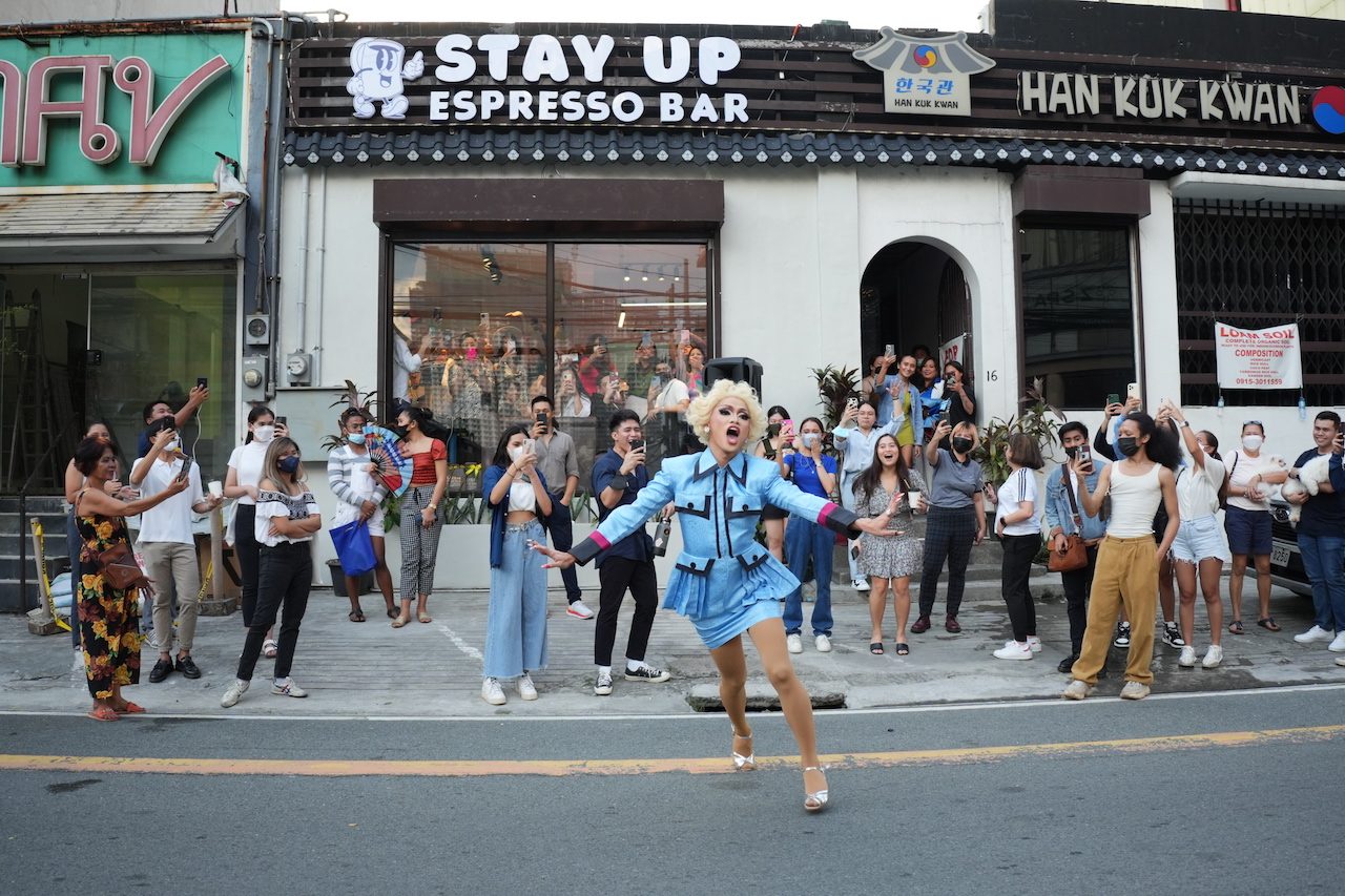 At this coffee shop opening, local drag queens bring drag to the streets – literally!