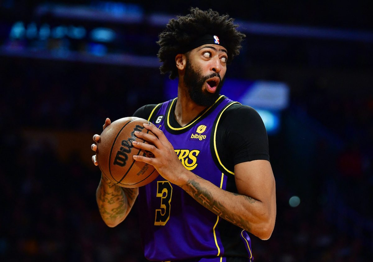 Anthony Davis’ big game propels Lakers past Pistons