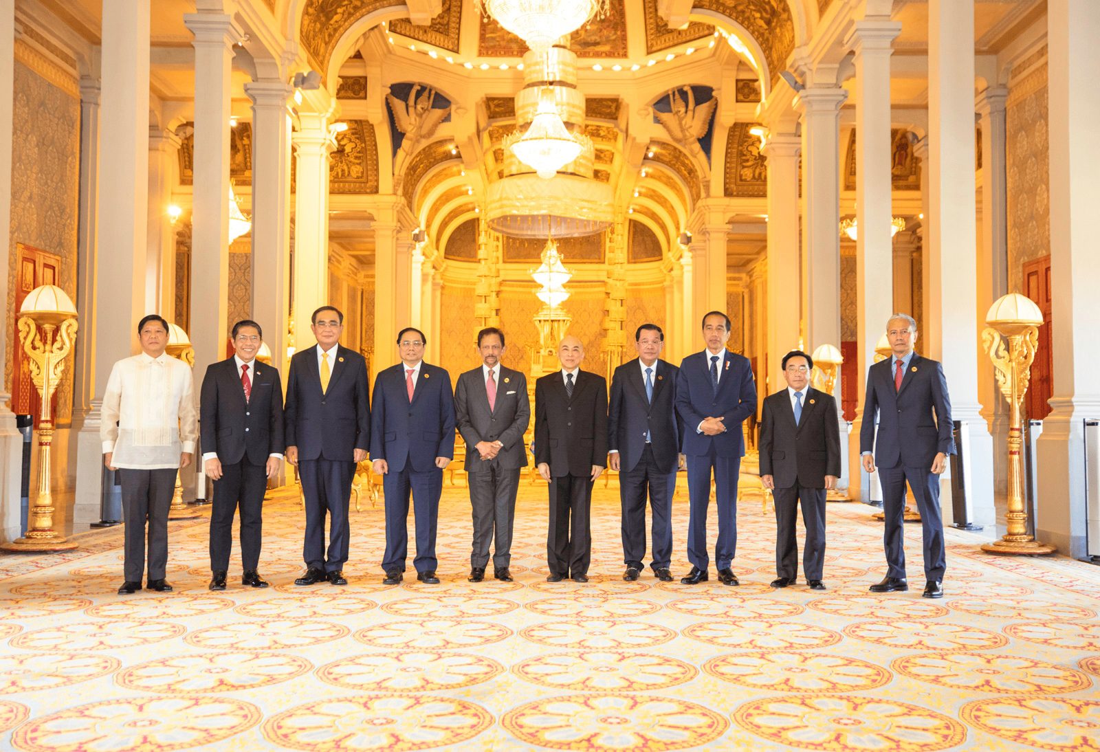 Economic, regional security take spotlight at ASEAN summit
