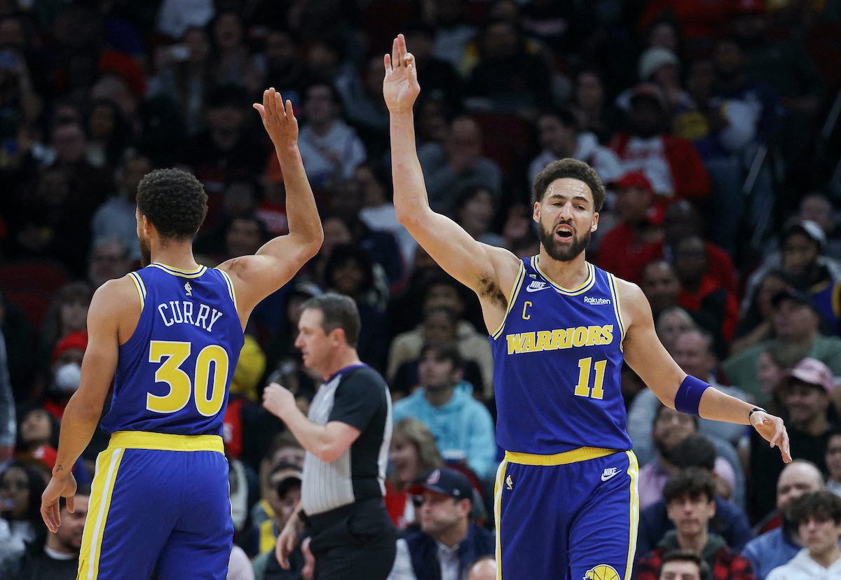 Klay Thompson erupts as Warriors ward off Rockets for elusive 1st road win