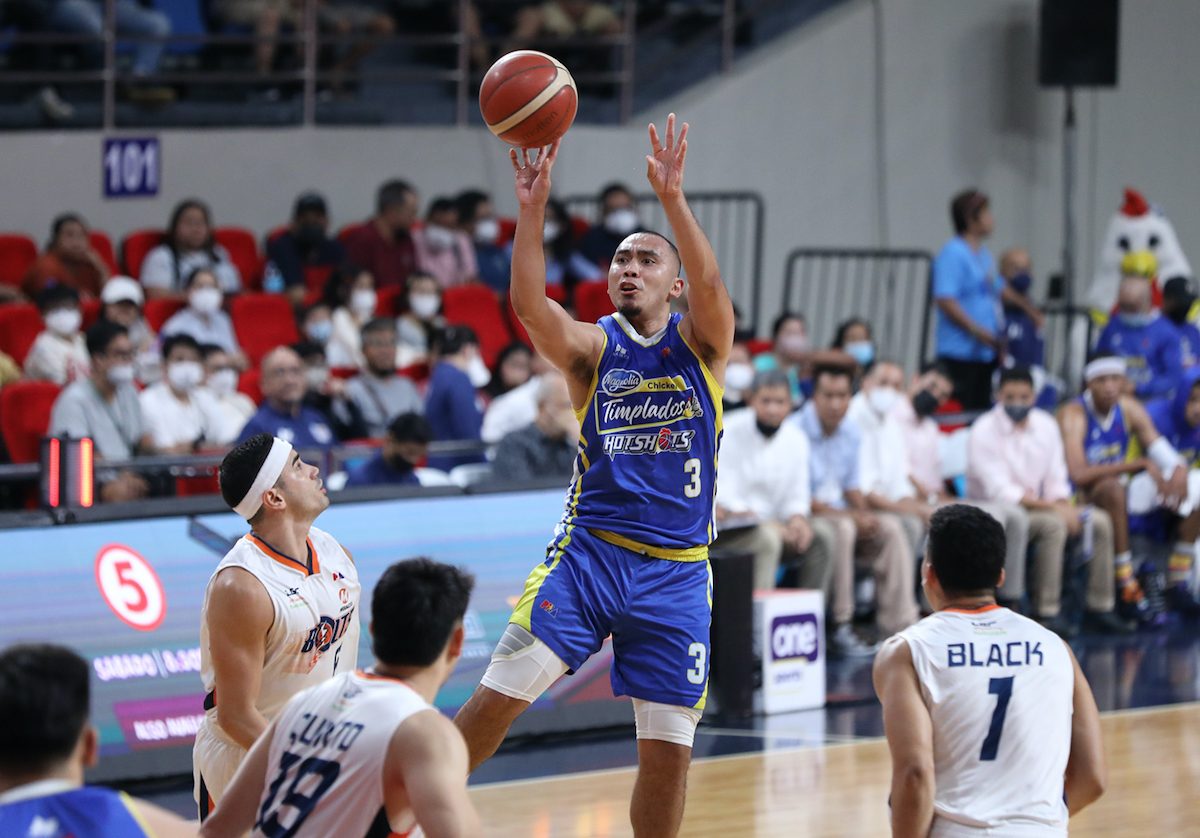 Lee sizzles as Magnolia drubs Meralco to inch closer to playoff bonus