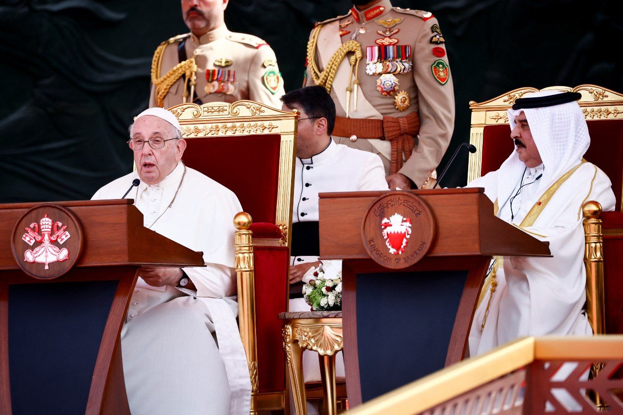 Pope, in Bahrain, condemns rearmament pushing world to ‘precipice’
