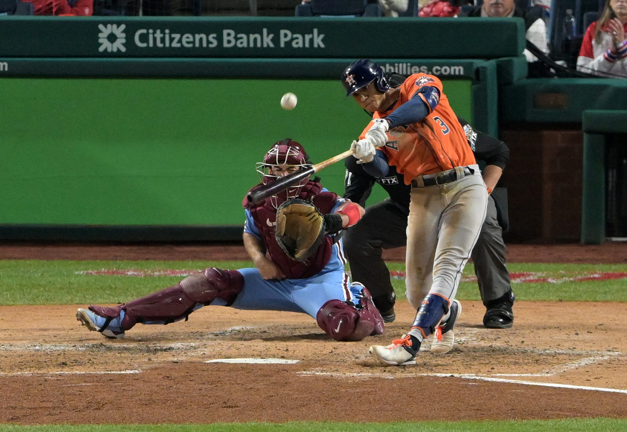 Astros edge Phillies, head home with 3-2 World Series edge