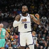 LeBron James makes triumphant return as Lakers drub Spurs