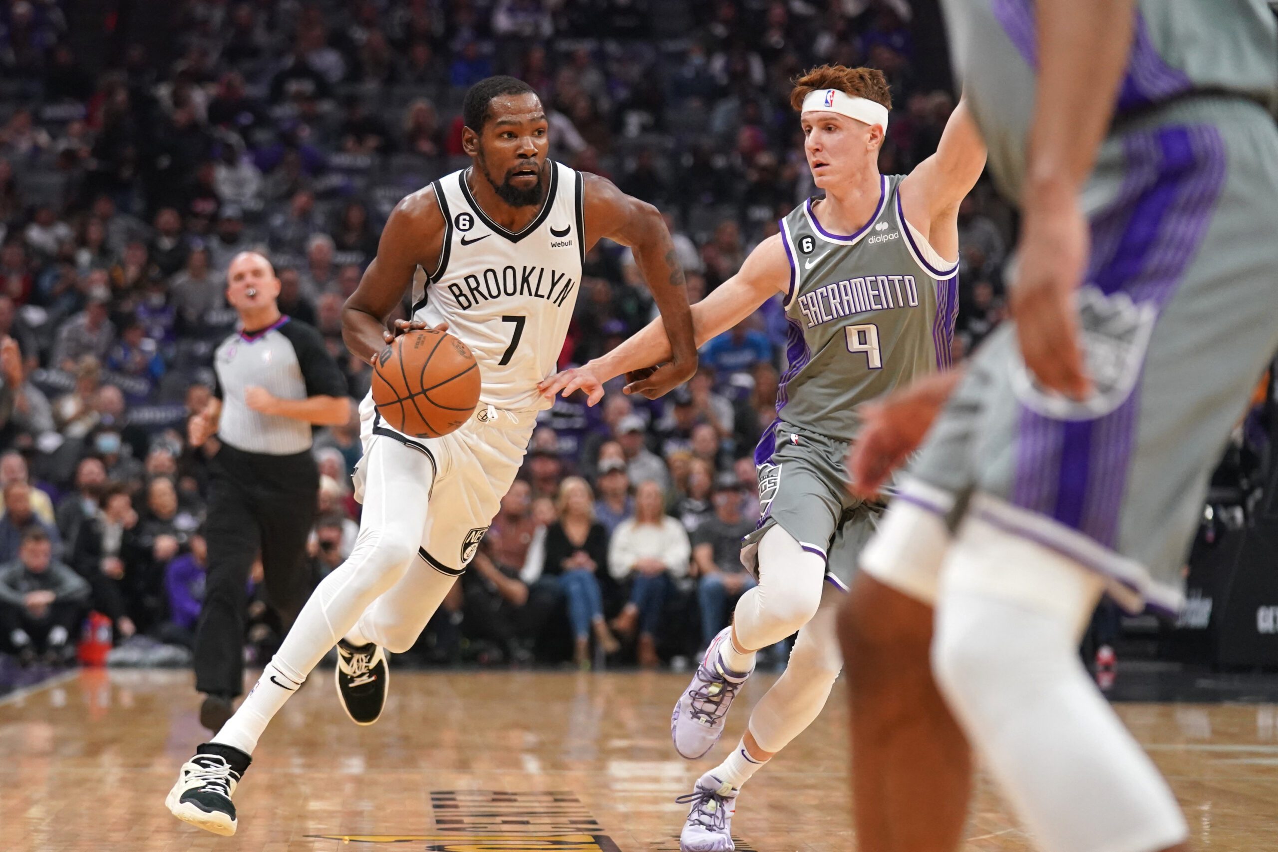 Kings hang 153 points in rout of Durant, Nets