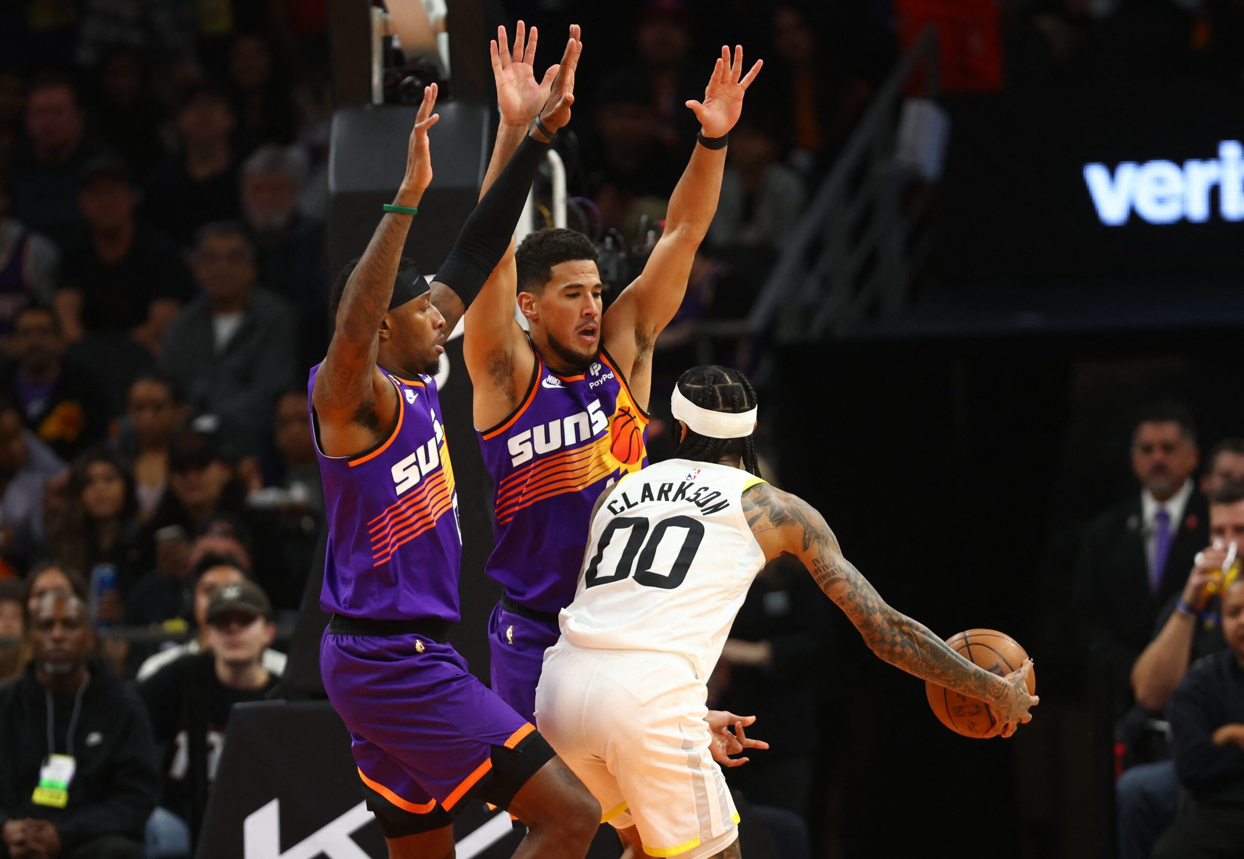 Ayton has 29 points, 21 rebounds as Suns edge Jazz 113-112