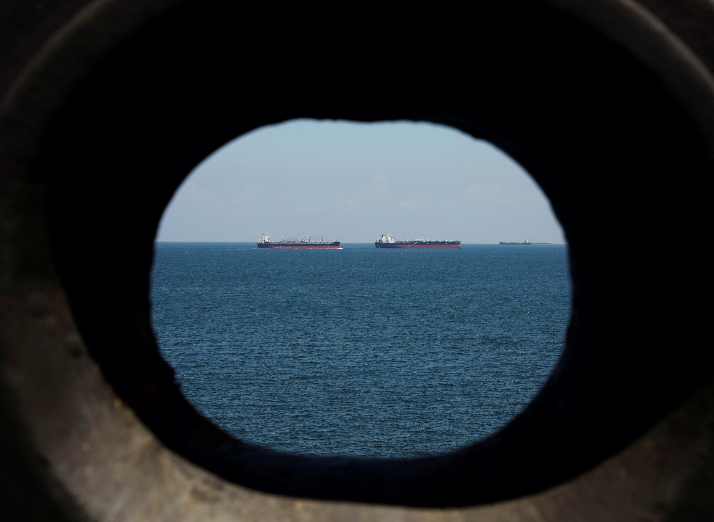 Russian oil cap doubts spur insurer fears of ships left at sea