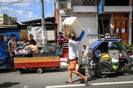 3 in 10 Filipinos say quality of life improved in the past 12 months – SWS