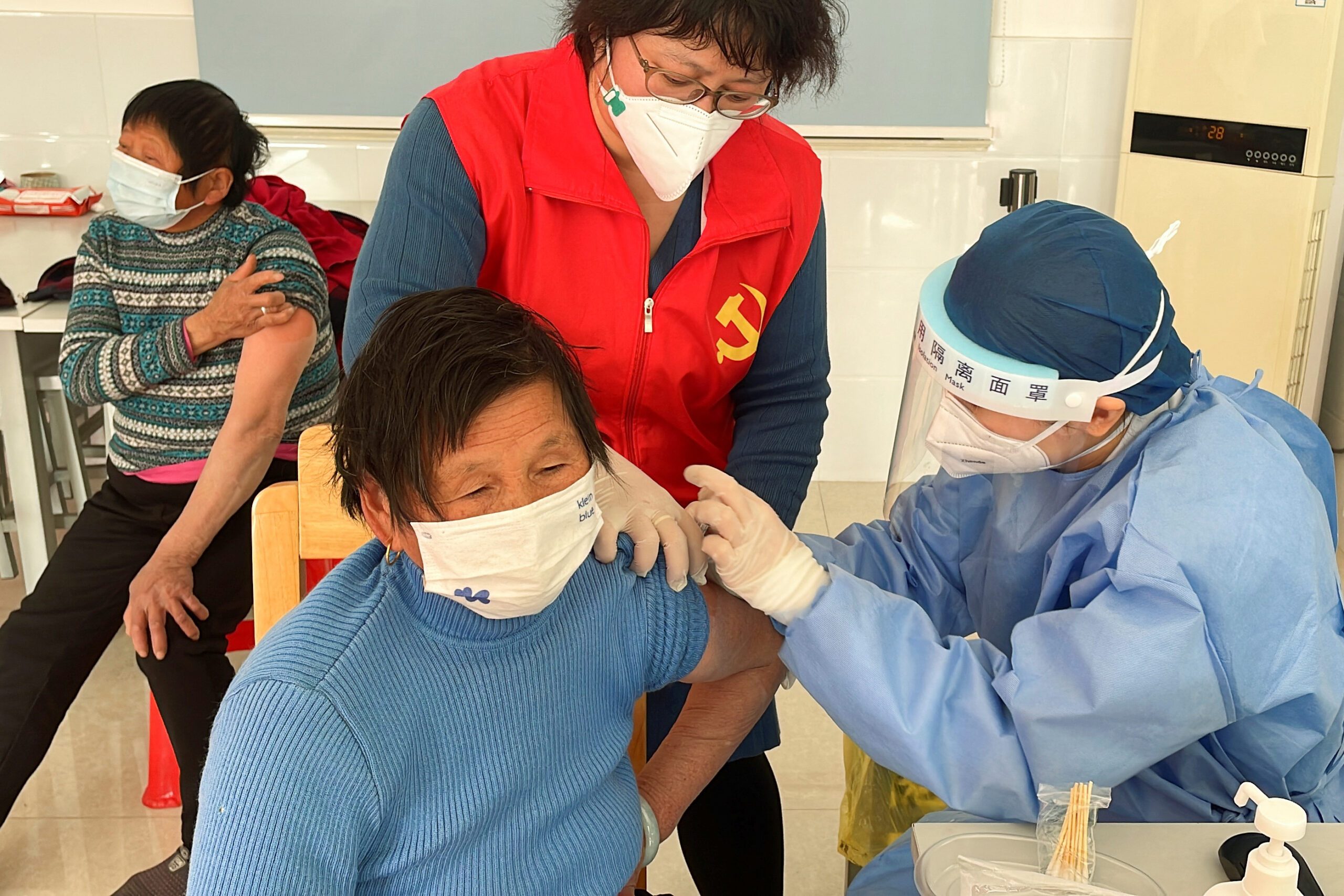 Shanghai hospital warns of ‘tragic battle’ as COVID-19 spreads