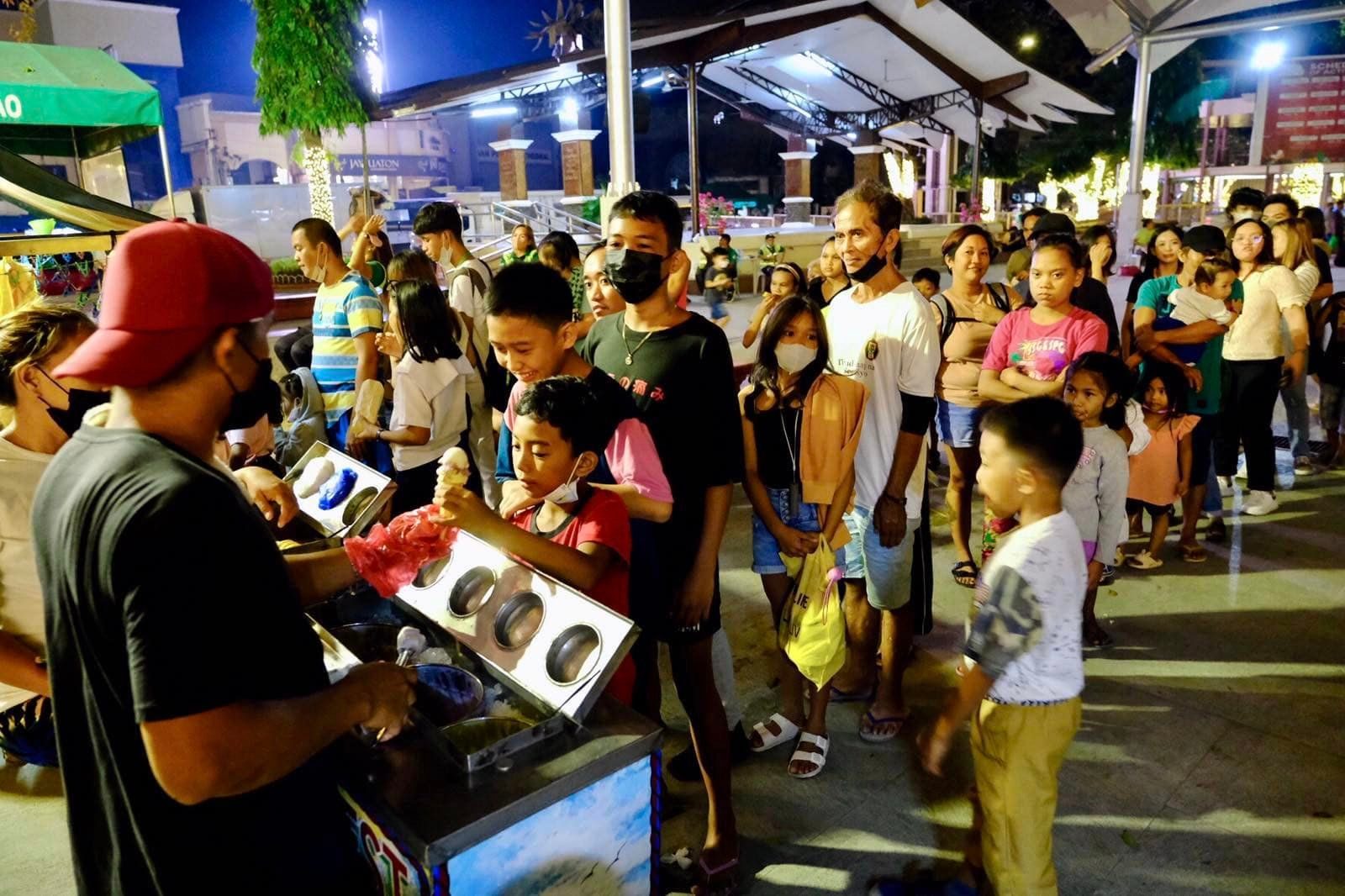 Davao treats parkgoers to lights, sounds, free food delights nightly