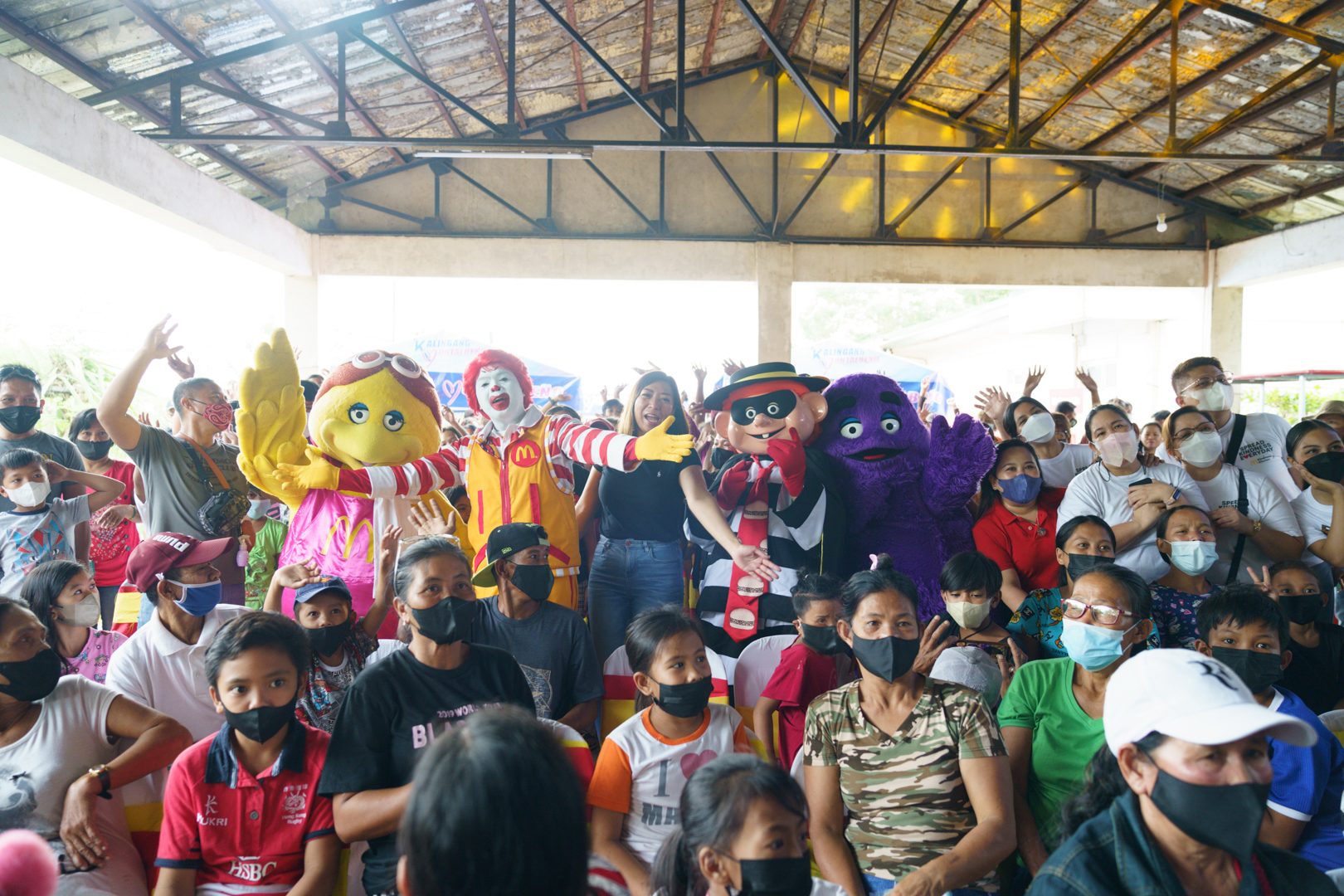 McDonald’s and Coca-Cola share the light of Christmas with families of Sitio Pintor