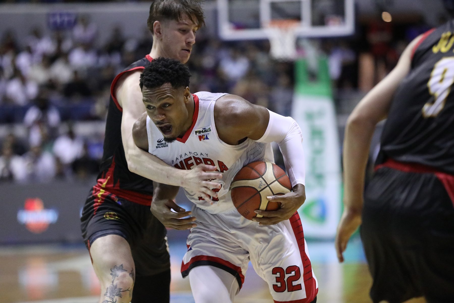 Bay Area dismantles Ginebra, levels title series