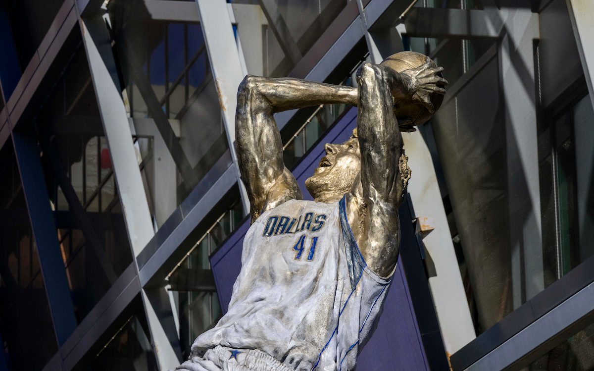 Mavericks unveil statue of franchise icon Dirk Nowitzki