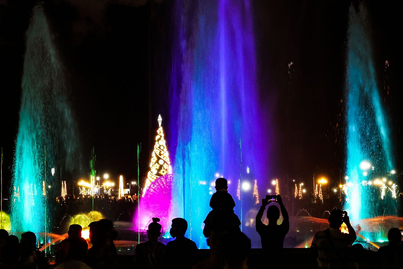 IN PHOTOS: Let there be (Christmas) lights