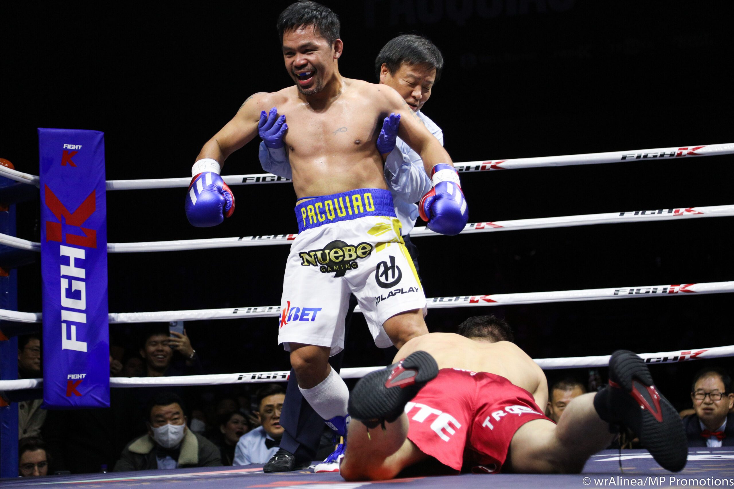 Manny Pacquiao toys with DK Yoo in dominant exhibition win