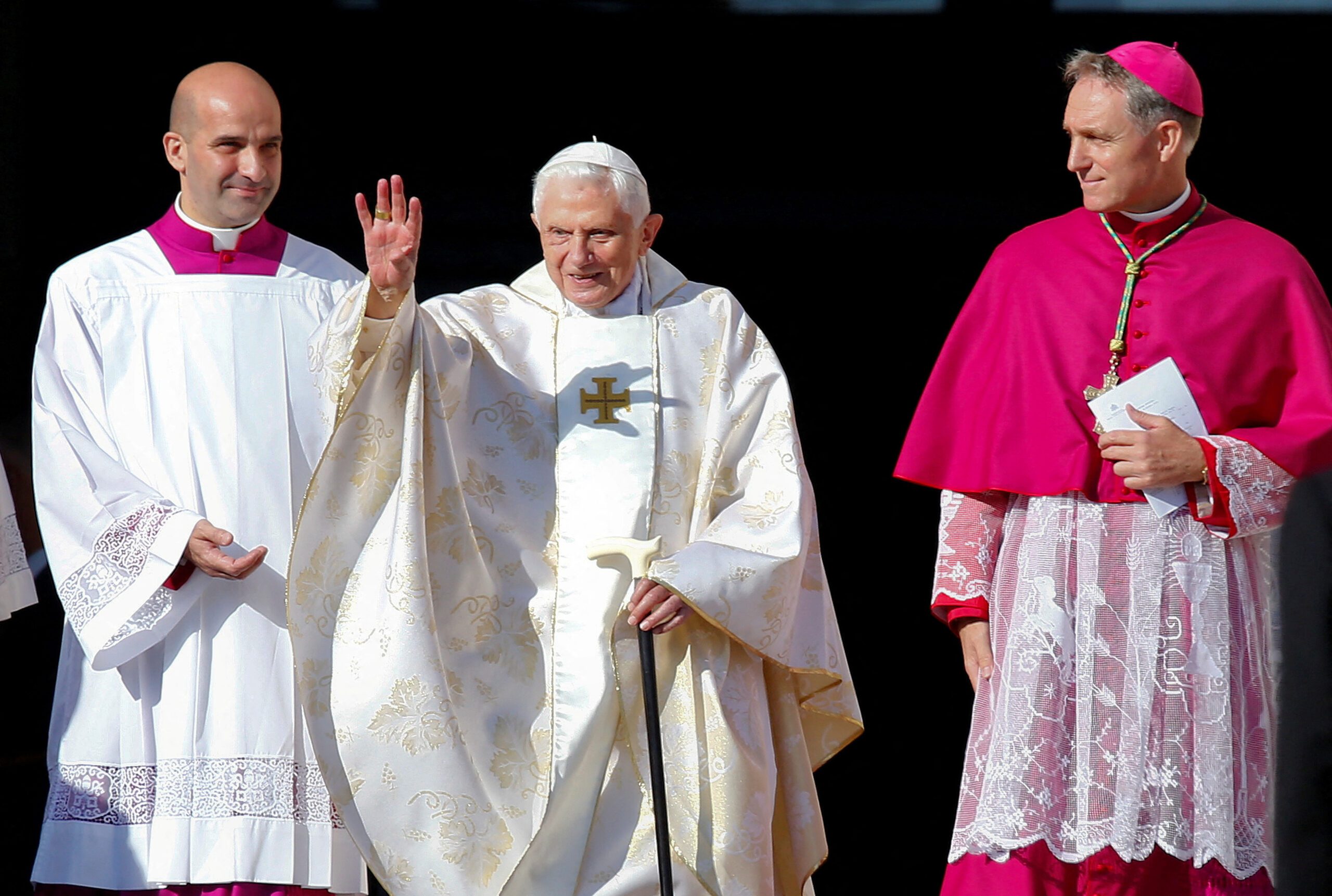 Pope Emeritus Benedict XVI dies