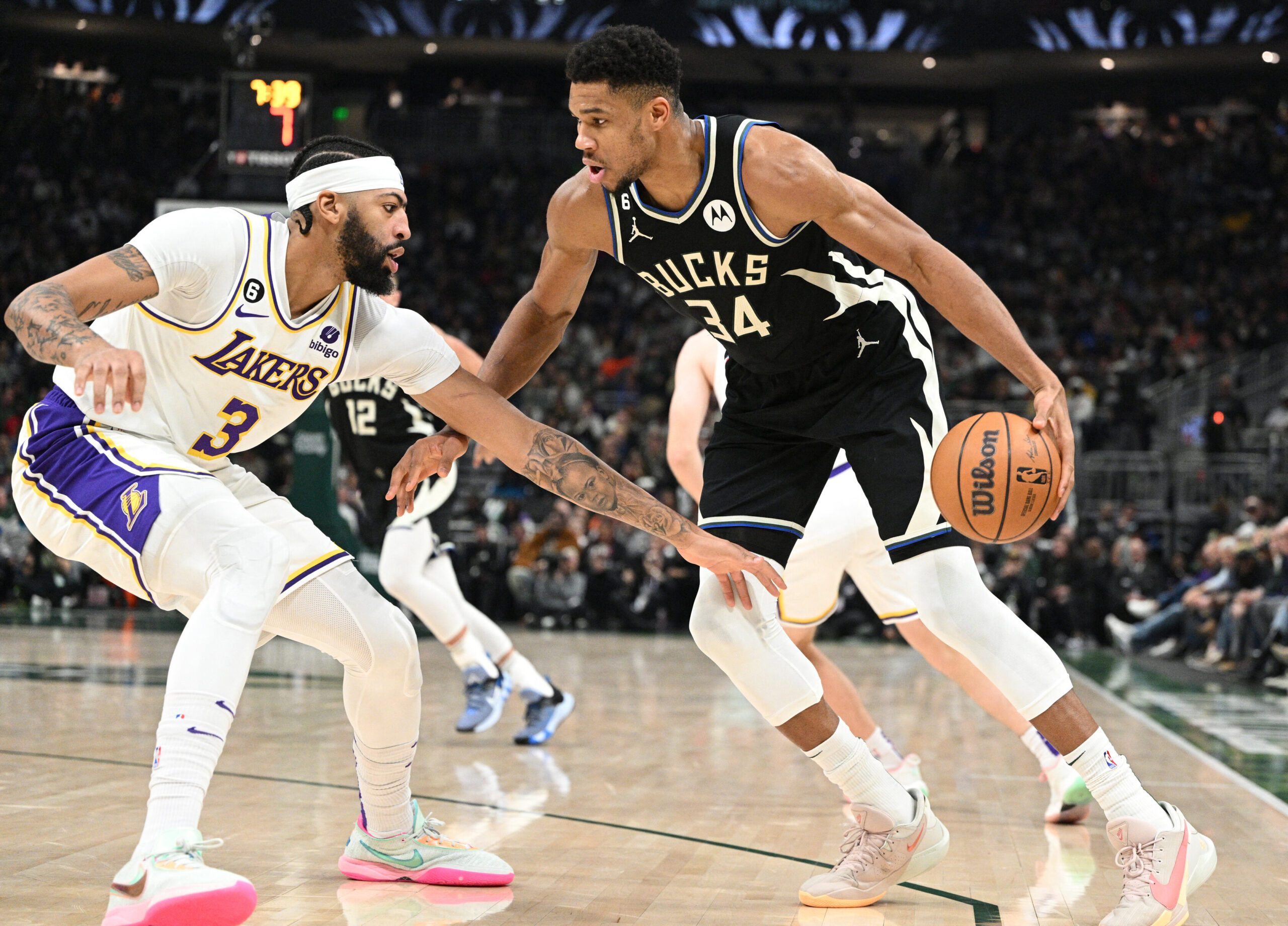 Davis outduels Giannis in Lakers’ biggest win yet