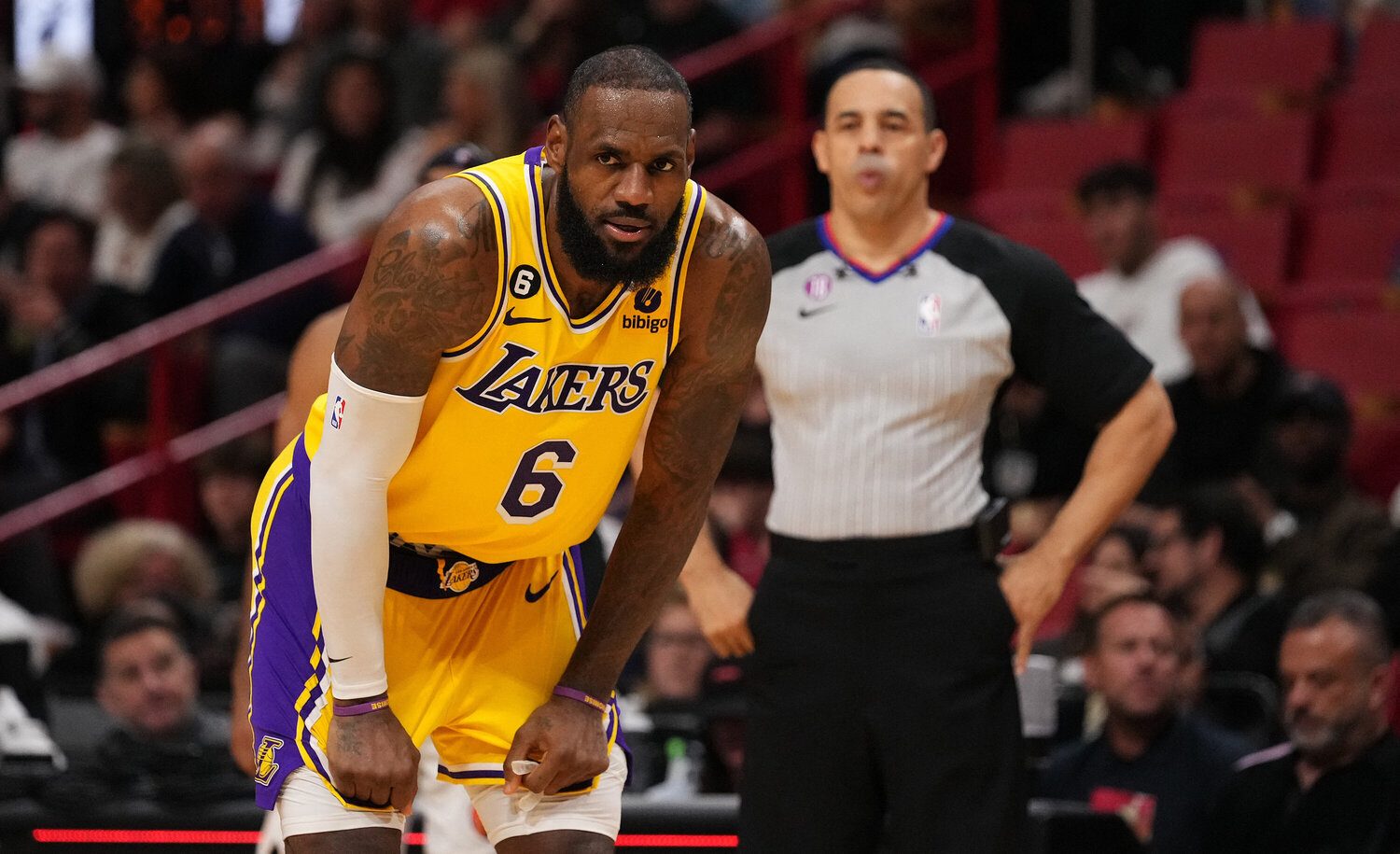 LeBron James’ dissatisfaction looms over Lakers-Hawks matchup
