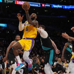 No blown lead this time as Lakers rout Blazers