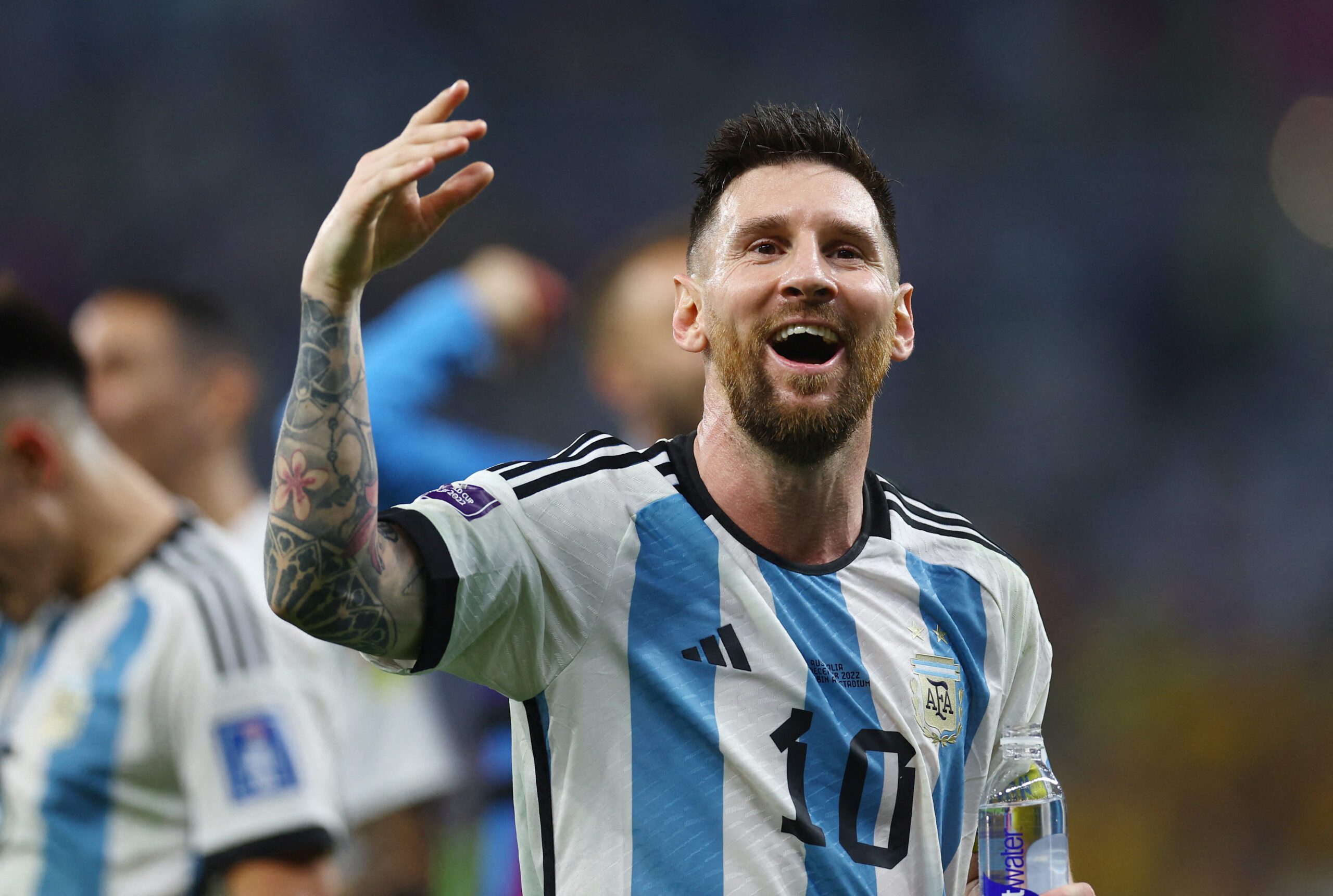 Magic Messi fires Argentina into World Cup quarters