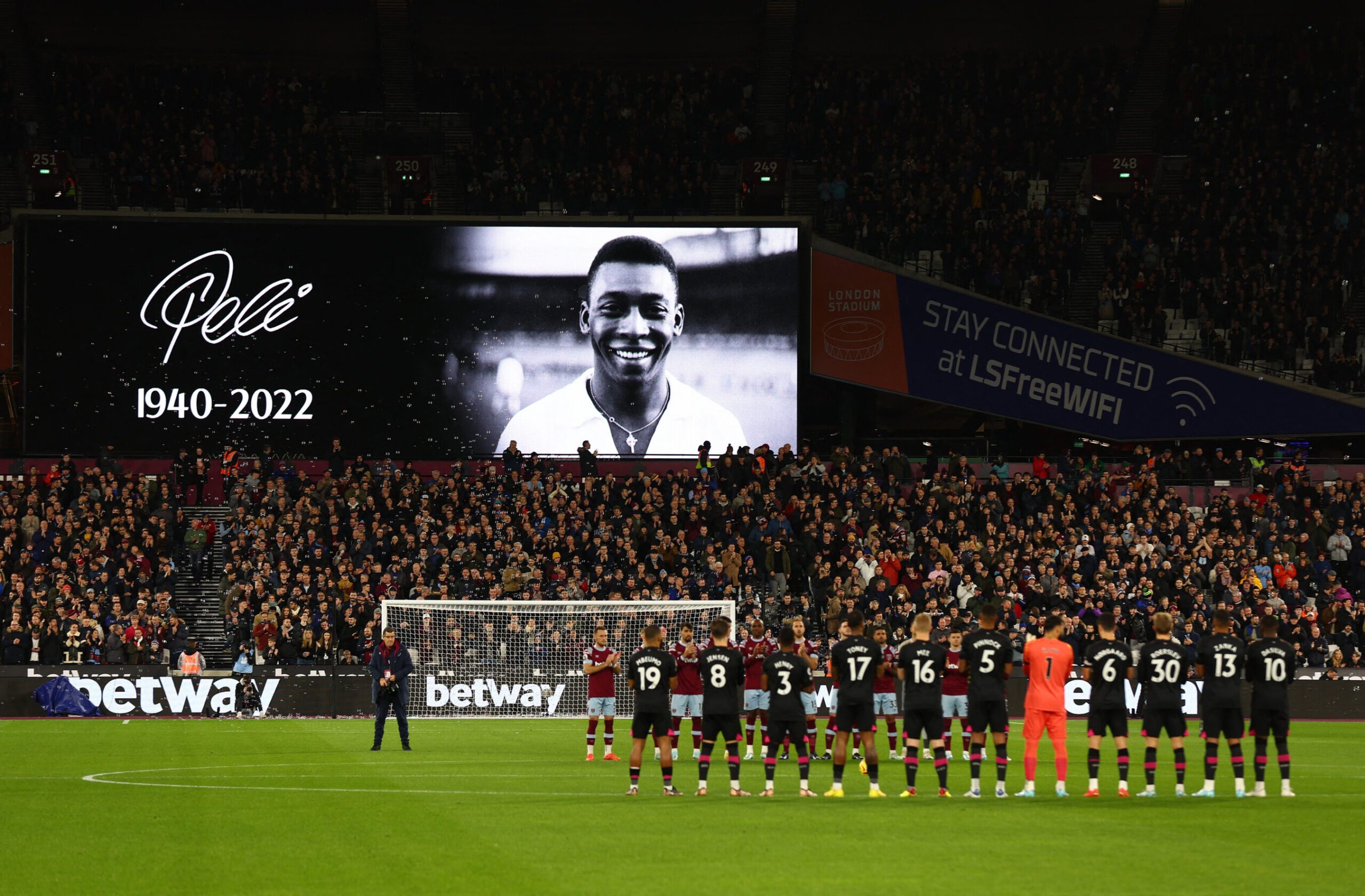 World soccer to fall silent in memory of Brazilian legend Pele