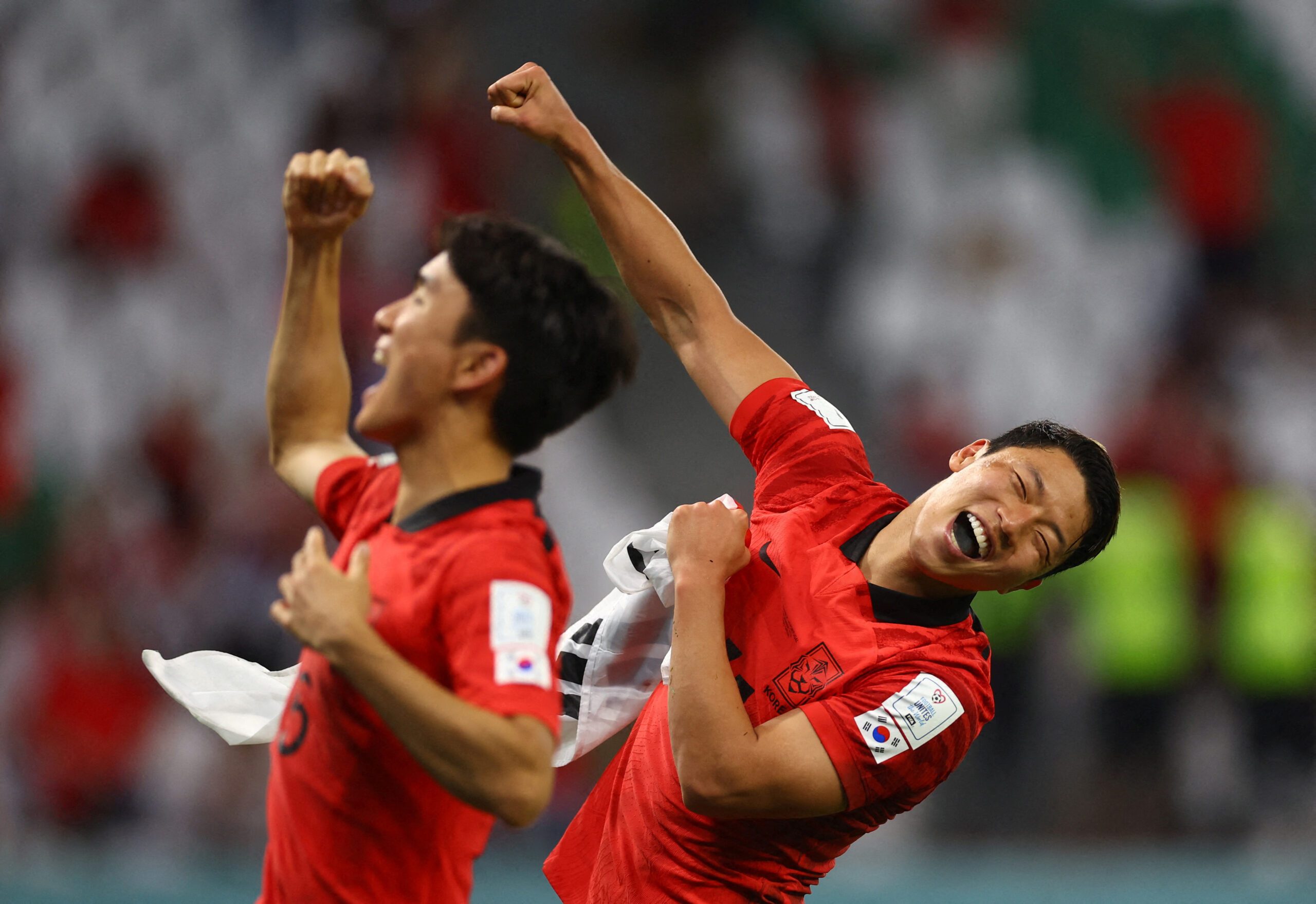 South Korea leaves it late, then waits, before reaching last 16