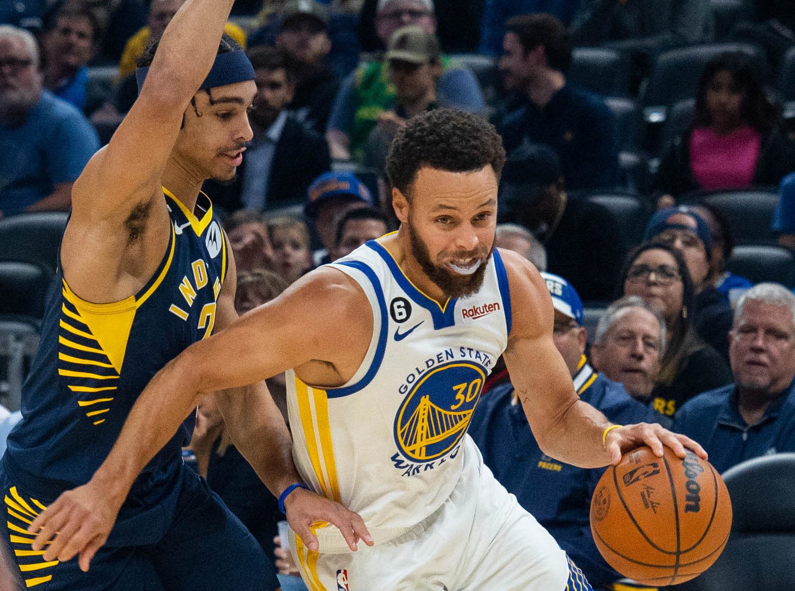 Curry injured as Pacers hang on to beat Warriors