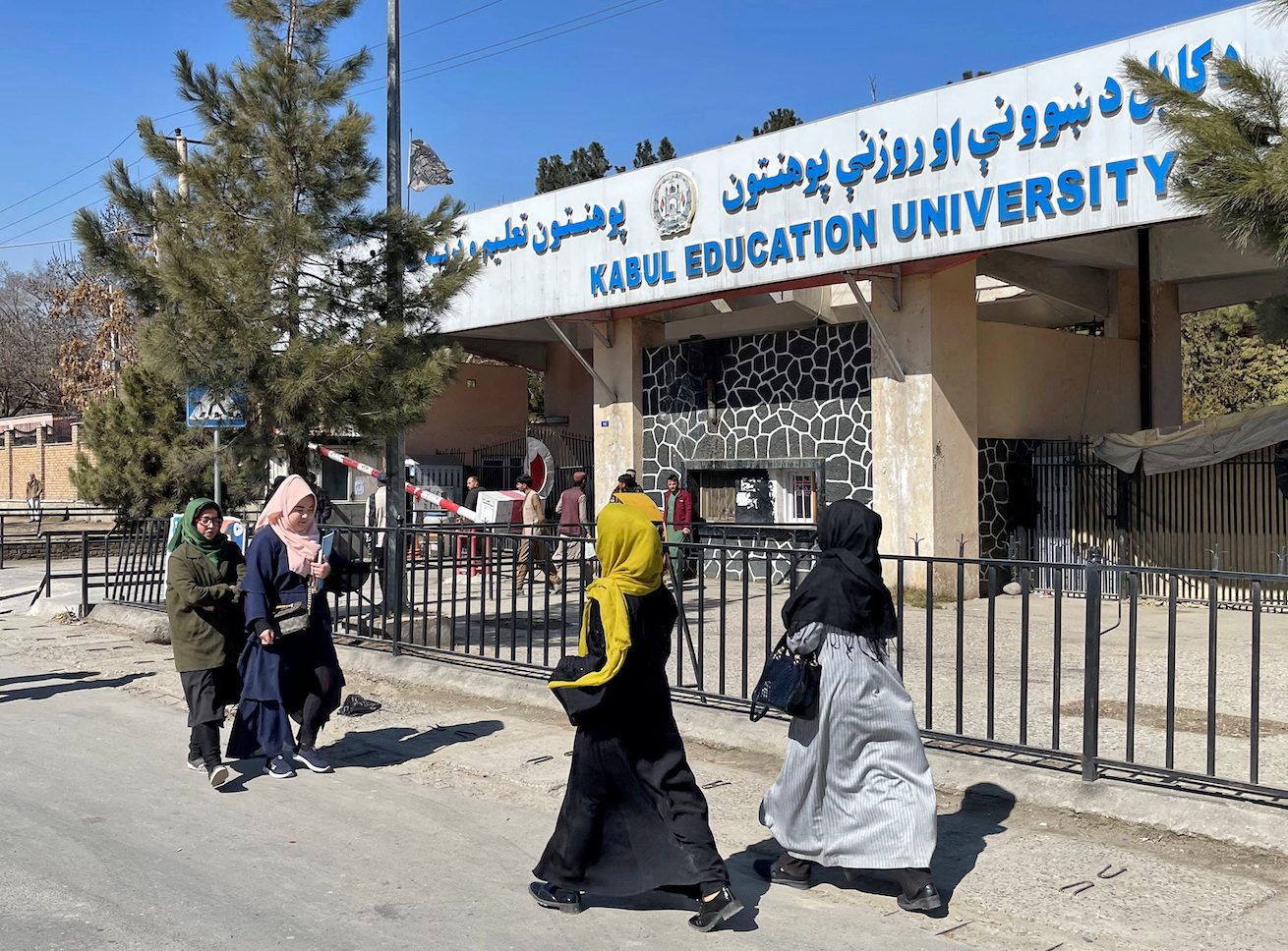 Female students turned away from Afghan universities after Taliban ban